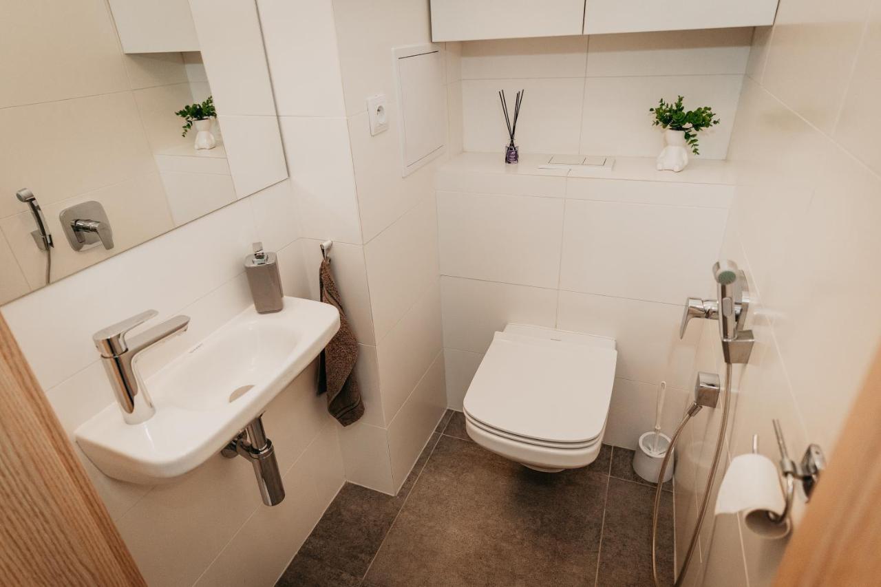 Old Town City Center Apartment 2 - Private Parking Included Kosice Exterior photo